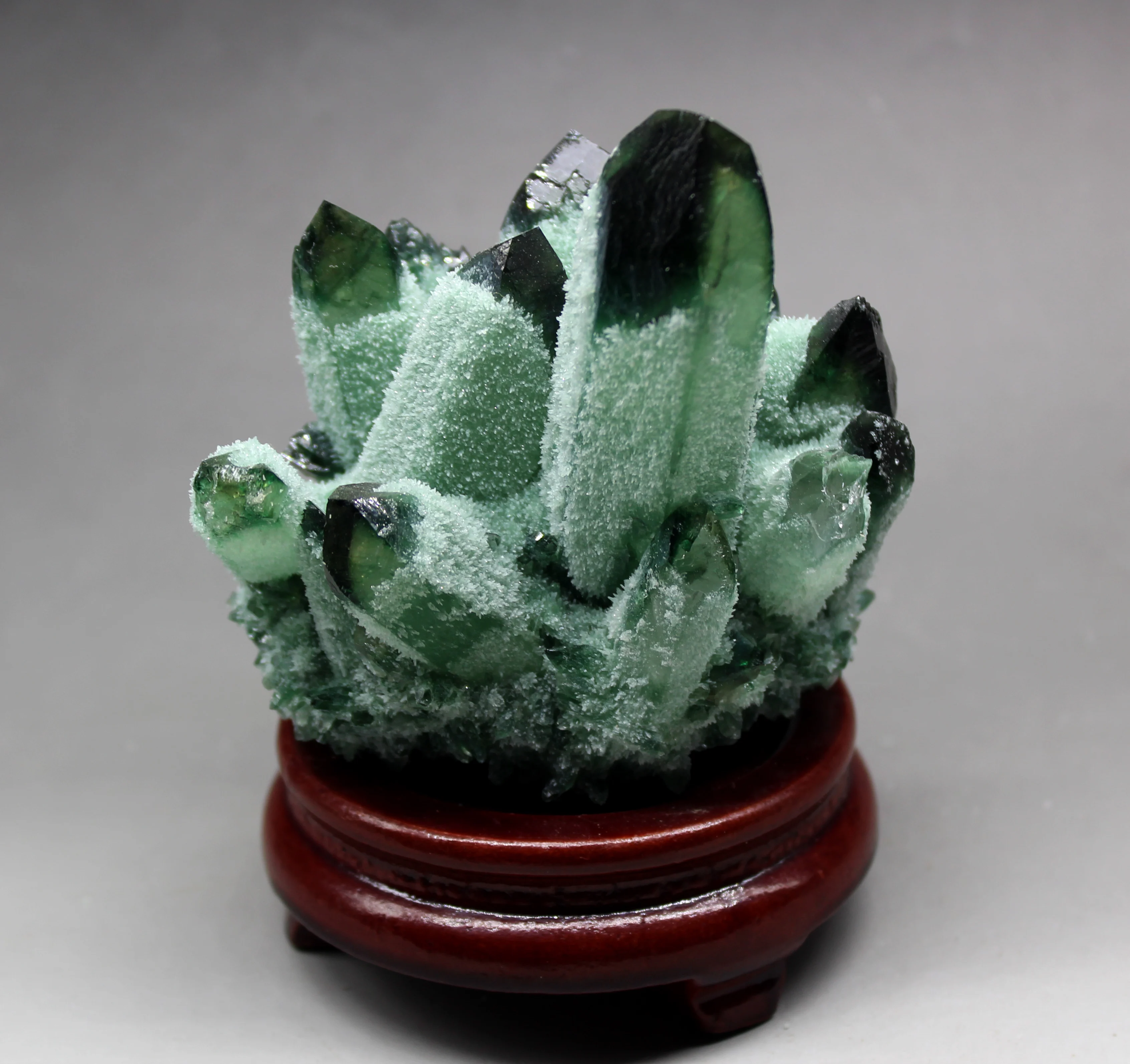548 г натуральный зеленый Ghost Phantom Quartz кристалл кластера кристаллы и камни лечебные образцы деревянная основа