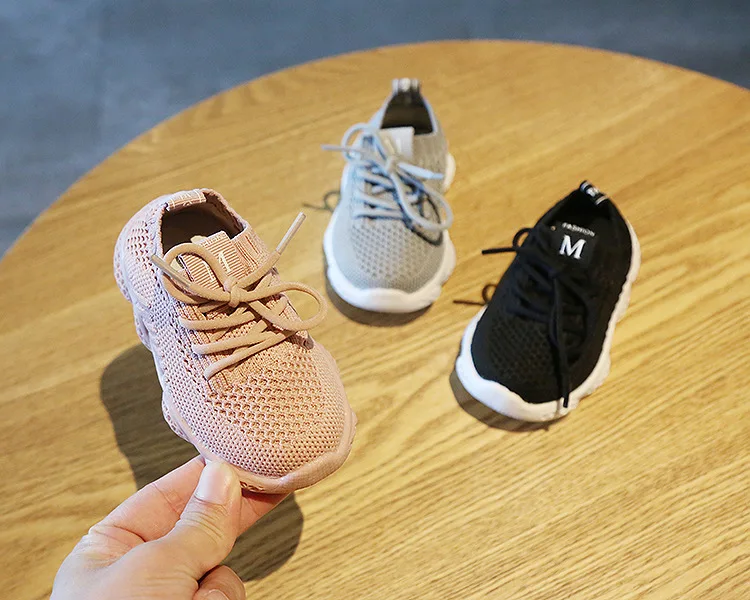 Детская трикотажная спортивная обувь из сетчатого материала; подарок для малышей; Повседневная обувь для маленьких девочек и мальчиков; обувь для первых шагов; теннисные кроссовки; детская обувь