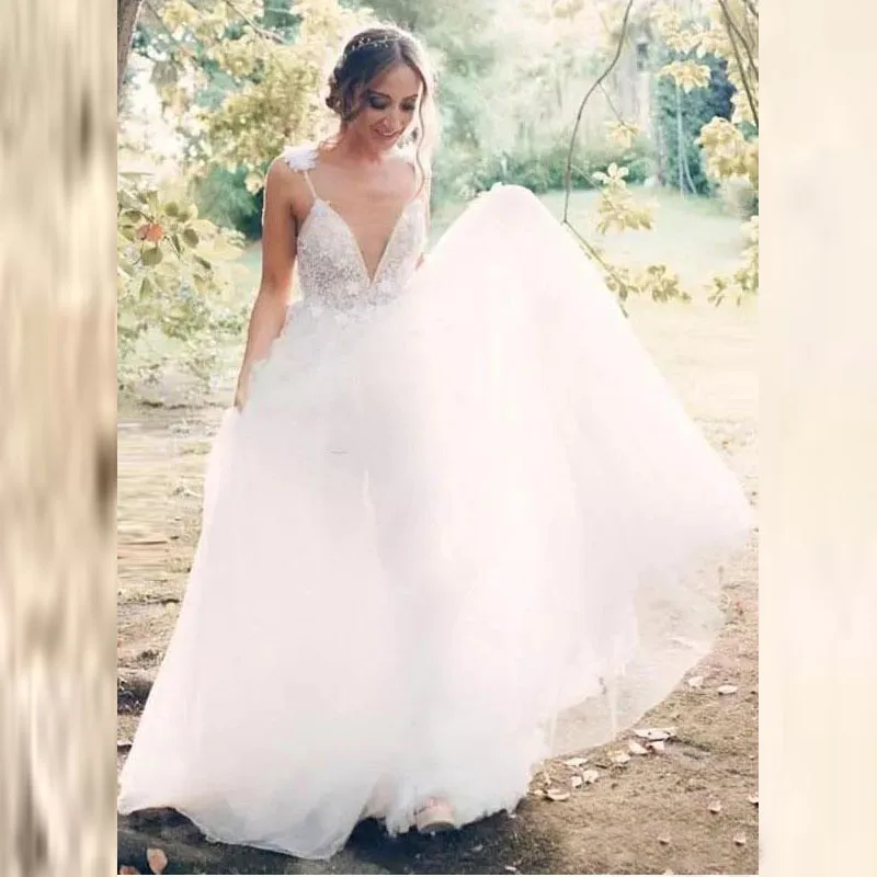 

Latest Luxury A Line Beading Bodice Bridal Wedding Dresses Backless Spaghetti Straps Flowers Wedding Gowns for Bride V Neckline