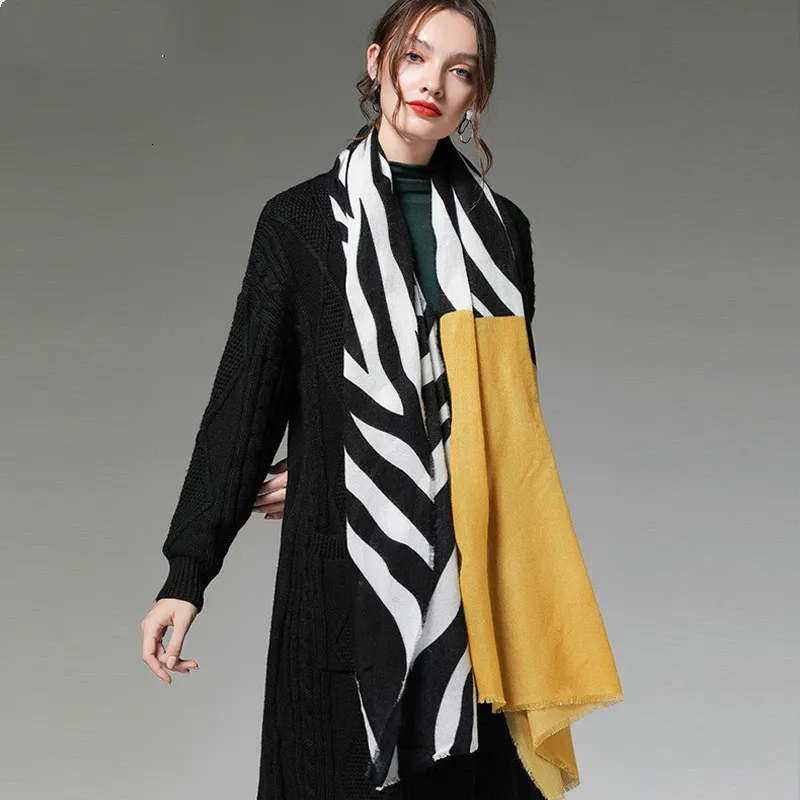 

[LANMREM] 2019 autumn and winter new products Fashion stitching contrast color warm shawl scarf dual-use women's PA472