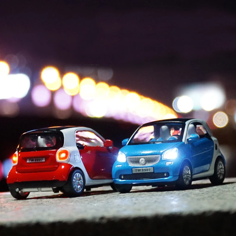 Новинка 1:32 Smart ForTwo сплав литья под давлением модель автомобиля оттяните назад автомобиль со звуковым светом ребенок подарок автомобили игрушки для детей оптом