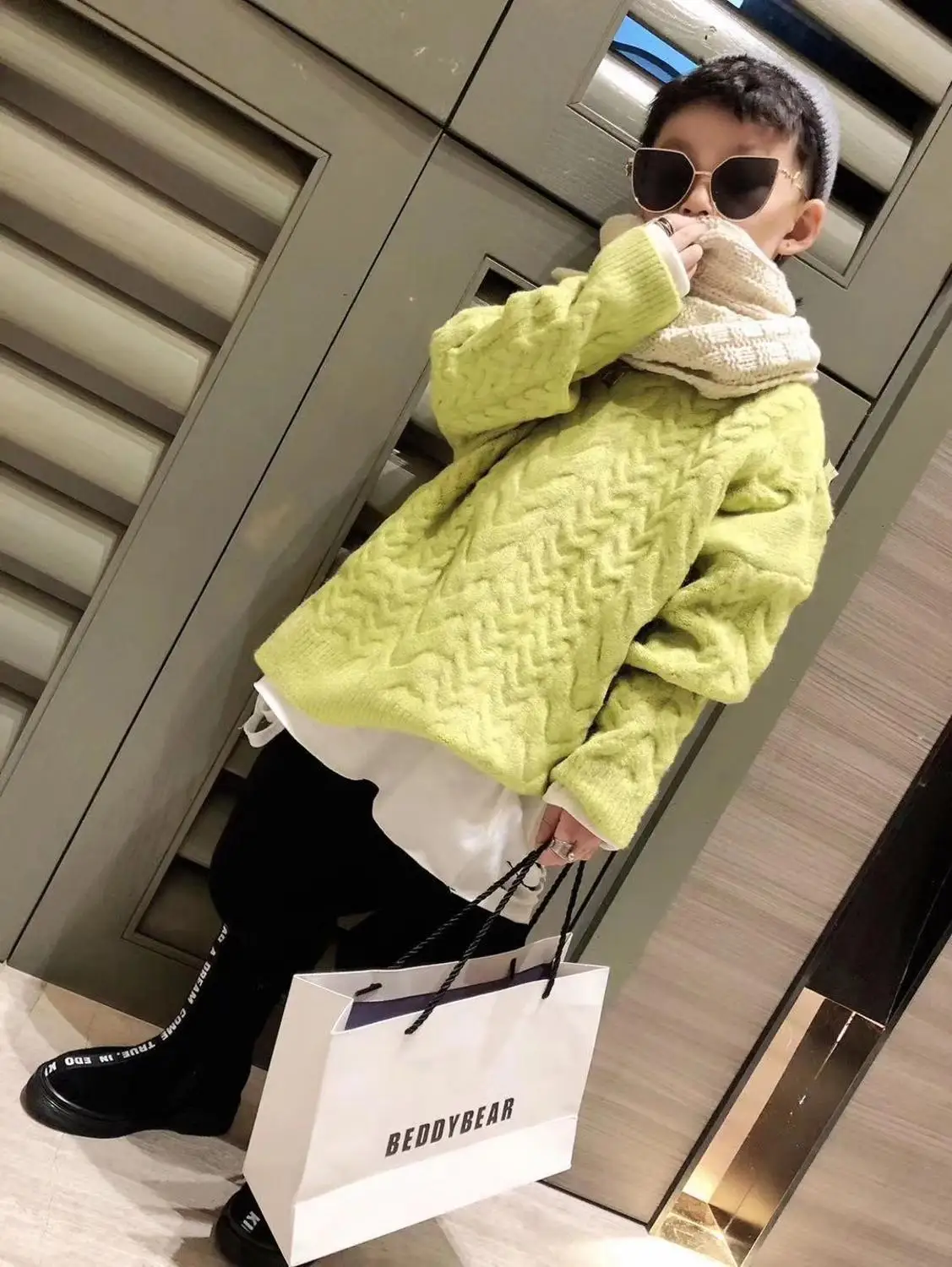 

2019 autumn and winter new boy fashion round neck bright color sweater wild jacket