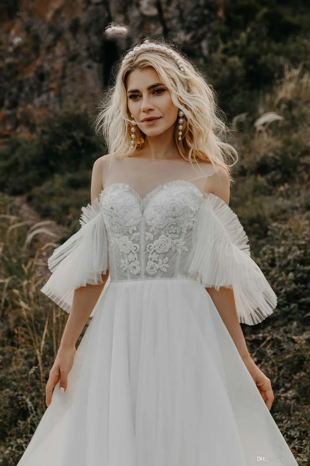 2020-bohemian-wedding-dress-lace-appliqued-beads-vestido-de-noiva-jewel-neck-short-sleeve-plus-size-beach-boho-wedding-dresses-bridal-gowns (1)