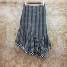 Осень ранняя новая женская одежда с неровной кромкой в форме листьев лотоса решетка средней длины Baitao половина длины юбка 901