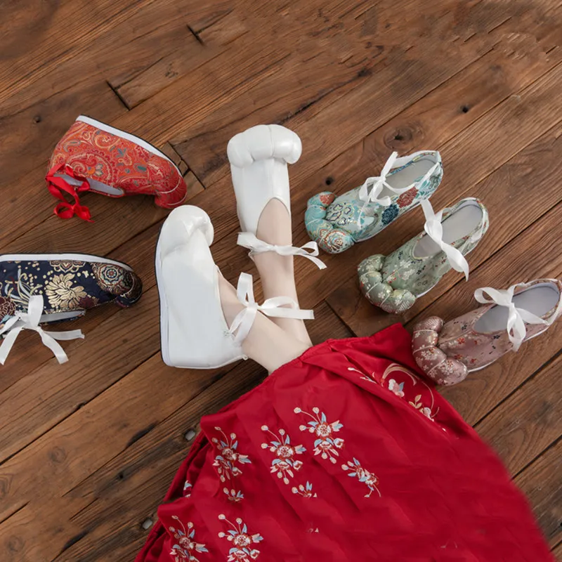 

Hanfu Cocked Toe Cloth Shoes For Women Chinese National Traditional Wedding Shoes Gifts Ancient Cosplay