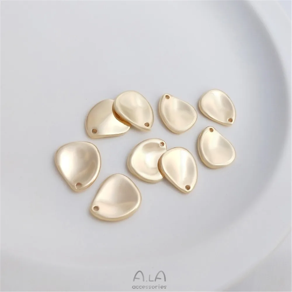 Подвеска в виде лепестков воды