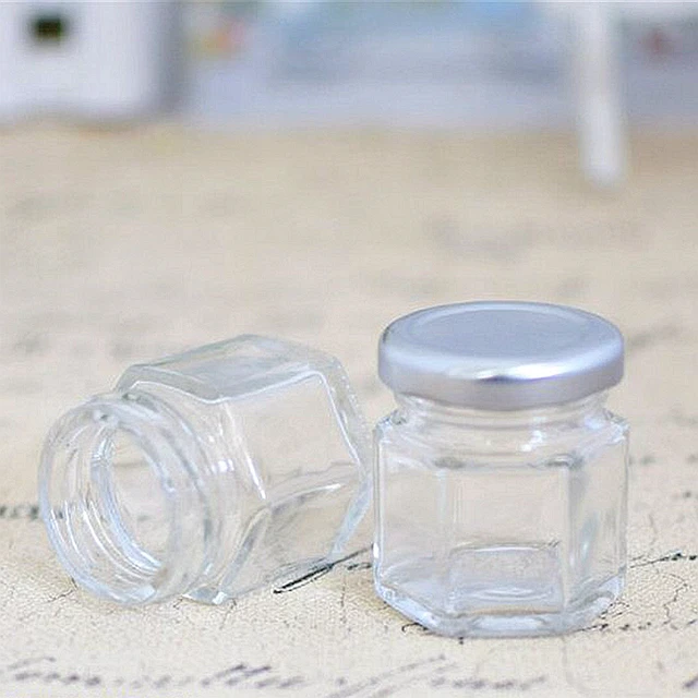 X22 Hatszögletű Mini Üveg Mézes Edény 45 Ml Kapacitás 1,5Oz Üvegedény Fém Borítóval Mézesüvegek Esküvői Buli Ajándékokhoz - Image 4