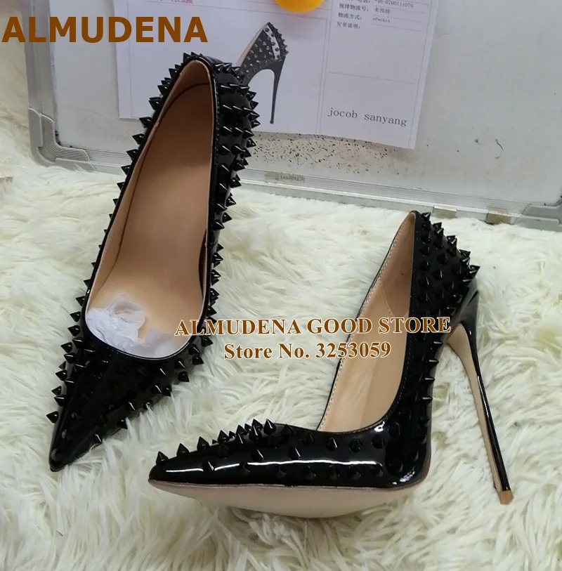 1910S1367 黑色漆皮全柳钉 12cm 名流