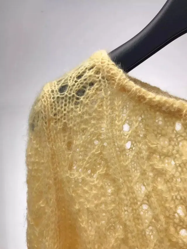 Верхняя версия в мохер и шерсть вязаный свитер пуловер Топ с глазок на спине