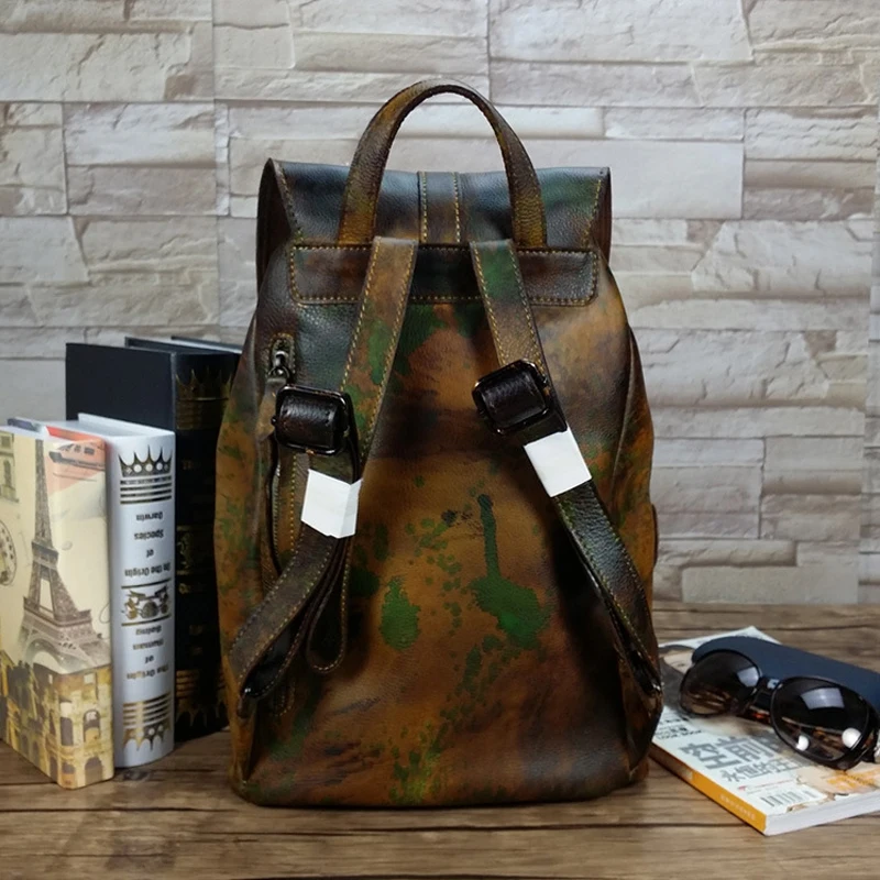 Hand-brushing and retro-fashion of leather ladies'bags