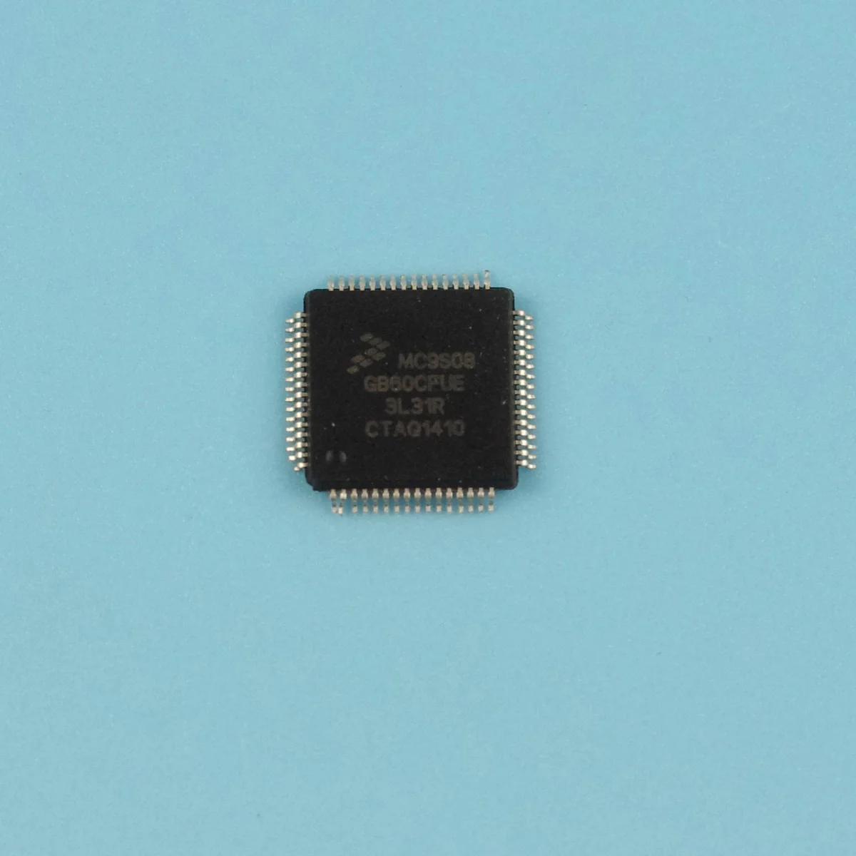 3 шт. MC9S08GB60CFUE Manu: посылка: QFP, 8BIT 60K FLASH 4K ram