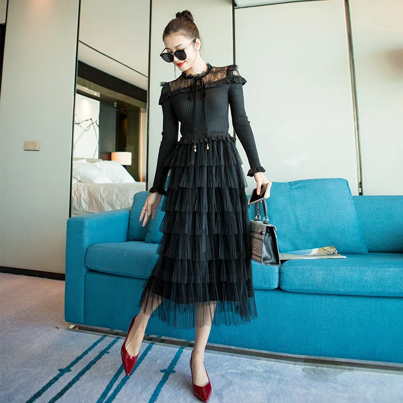 

Fashionable 2020 Spring New Style Crew Neck Lace Waist Hugging Black And White with Pattern Big Hemline Dress Long-sleeved Dress