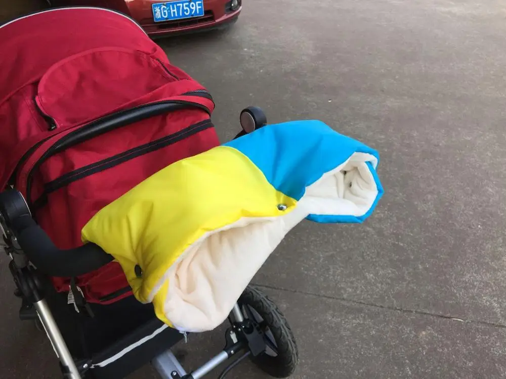 Зима Warme варежки на коляску Новорожденный ребенок толкатель ветрозащитный перчатки водонепроницаемый флис коляска аксессуары - Цвет: B
