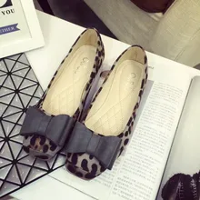 Осенняя женская обувь на плоской подошве в европейском стиле; Новинка года; тонкие туфли с леопардовым принтом и квадратным носком и бантом; большие размеры