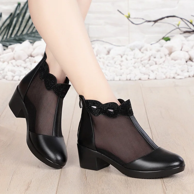 

New Style 2018 New Style Mature Martin Boots Black And White with Pattern Punched Sheet Boots Semi-high Heeled Large Size Women'