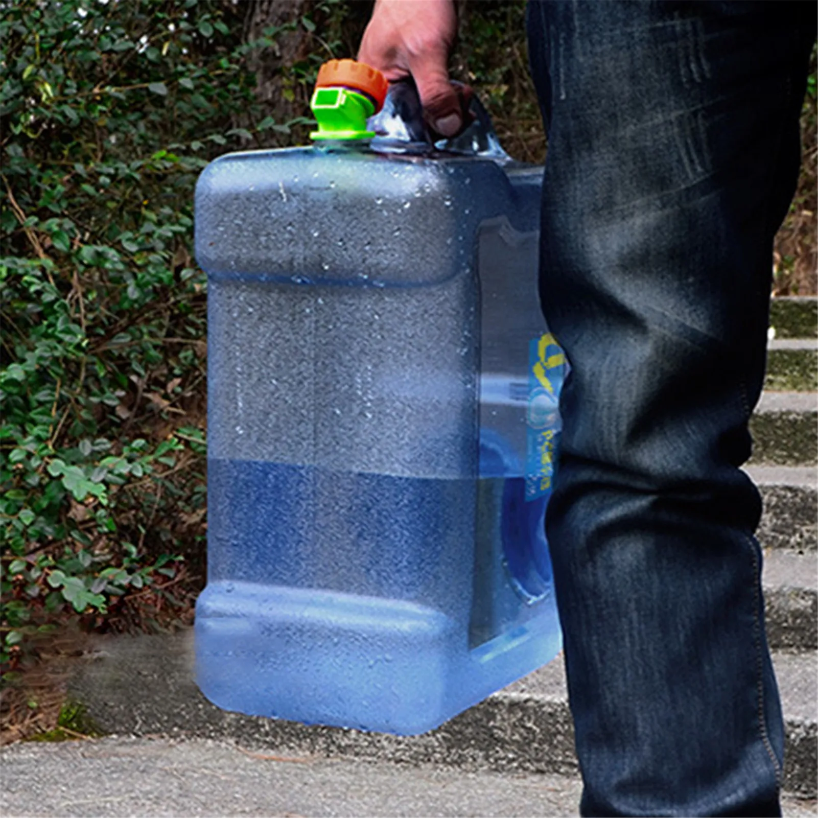 Seau / Réservoir D'eau Extérieur Avec Robinet, 7,5 L, Bleu, En Polycarbonate (PC), Neuf