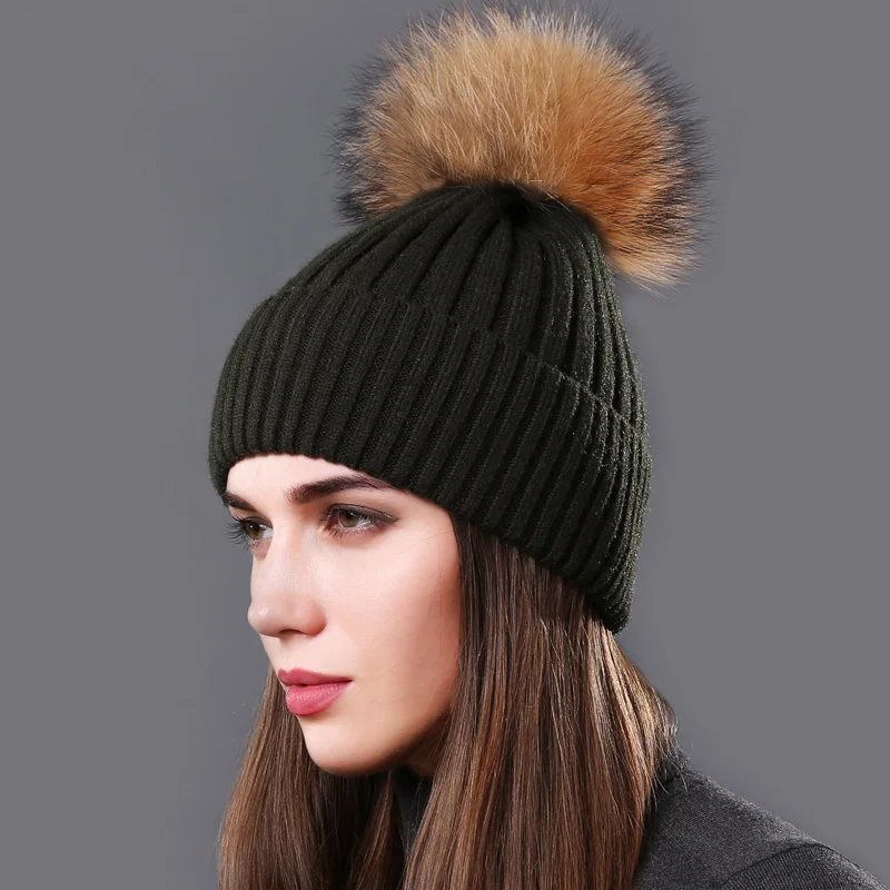 Женская зимняя шапка бини, вязаная шерстяная шапка Skullies, повседневная женская шапка, настоящий помпон из меха енота, шапки для женщин, шапка для девочек, feminino - Цвет: Green