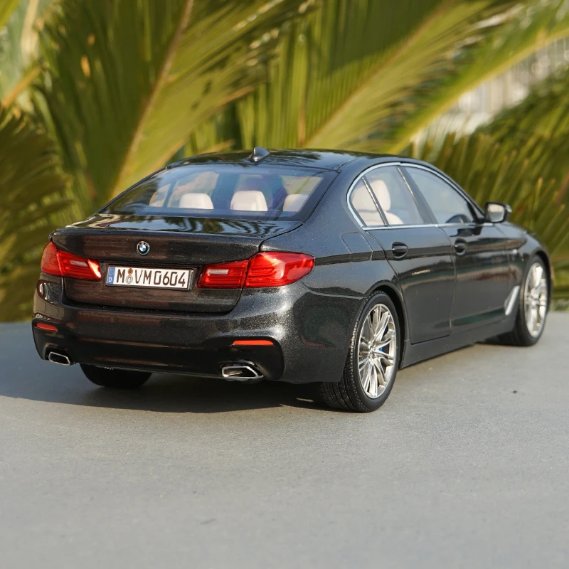 1:18 5 серия B M W G30 2017 литая под давлением модель автомобиля для подарка