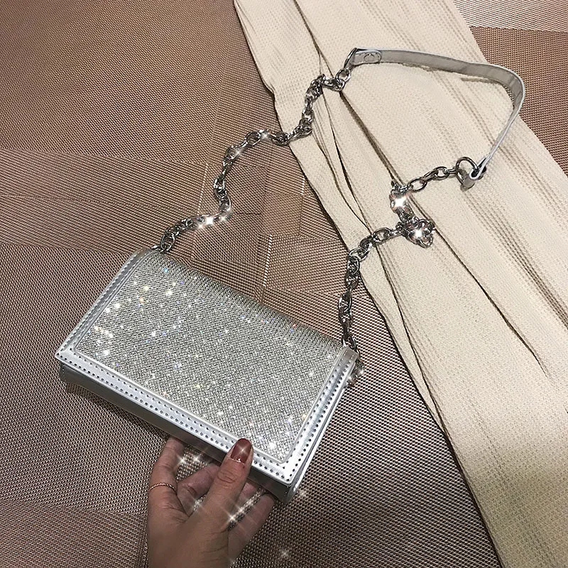 

Fashion Silver Satin Women Shoulder Bags Designer Chain Shiny Diamonds Lady Crossbody Bags Small Flap Female Purses Lady Totes