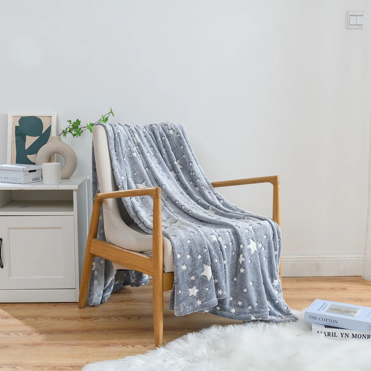 Glow in The Dark Throw Blanket Galaxy Stars Pattern Flannel Fleece Blanket Soft Warm Fuzzy Plush Blanket Kids Christmas Decor