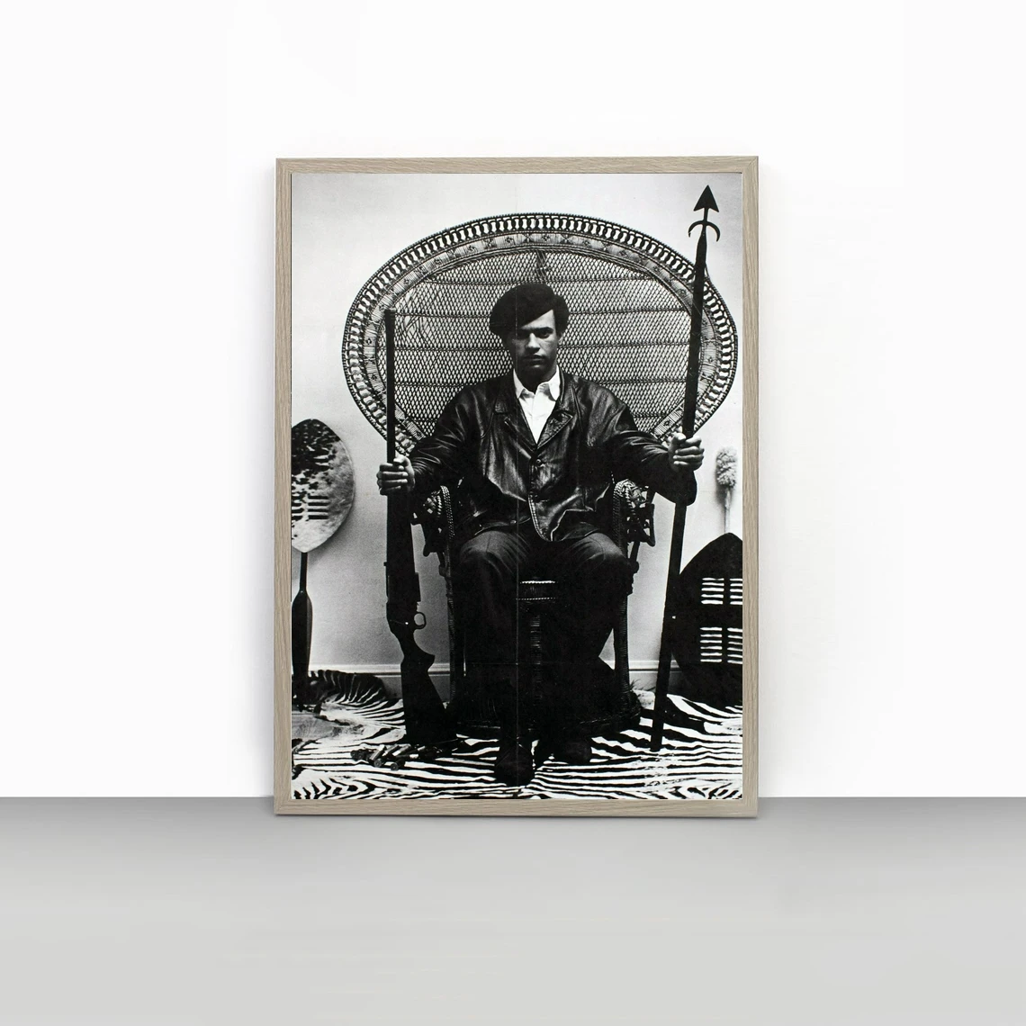 Фотография Huey Newton Высококачественная печать ротанговый престольный стул