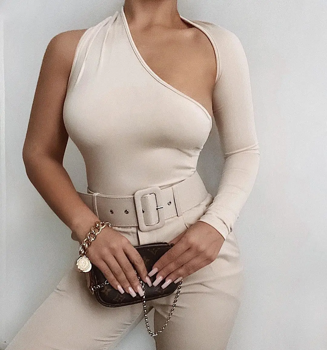 

Spring / Summer 2020 Sexy One Shoulder Bodysuit European And American Street Style Commuting Milk Silk Bottoming Shirt