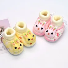 Chaussures d'hiver en coton pour bébés de 0 à 1 ans, en peluche, épaissie, tonneau moyen et haut, anti chute, douces, pour la marche au soleil, chaudes