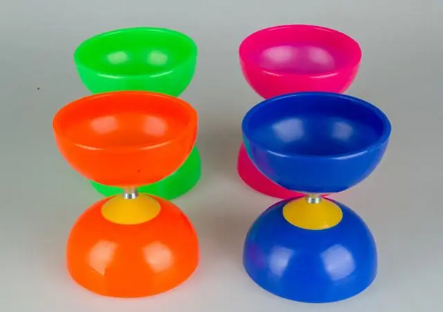 Детей пожилых людей Маленькая кожаная упаковка Diabolo с двухголовой кожаная упаковка Diabolo Пластик мягкий Diabolo с защитой от падения музыка
