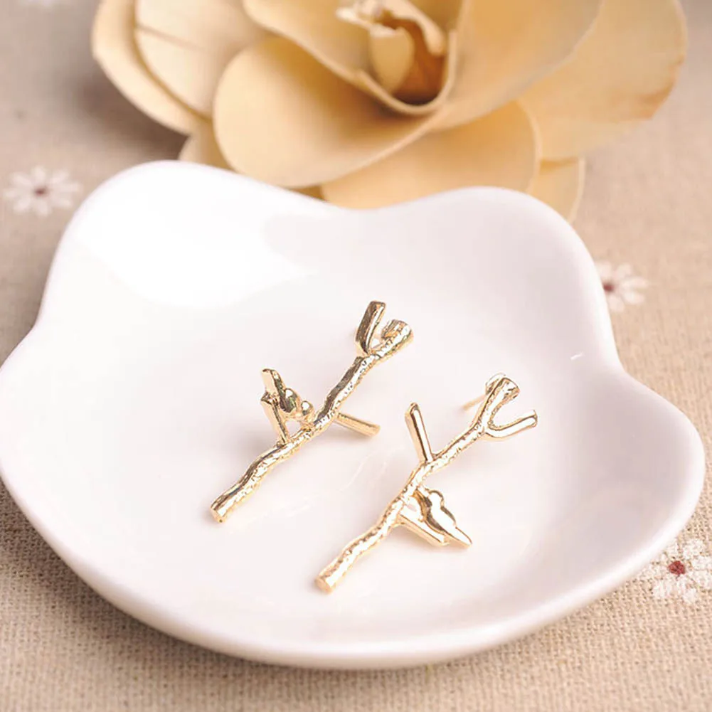 hot sale fashion unique designed gold color metal tree branches lovely bird ear stud earrings for women brincos