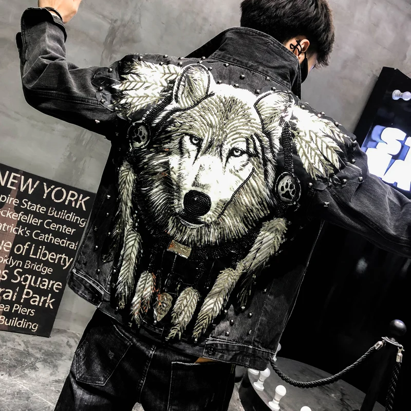 Koop Yasuguoji Nieuwe 2019 Punk Stijl Roman Wolf Geborduurde Klinknagel Jean Jas Mannen Denim Jassen Streetwear Slanke Zwarte Jas Voor Mannen