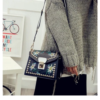 

1Pc Fashion Women Leather Messenger Bag Flower Handbag Ladies Small Crossbody Bags Women Rivet Flap Shoulder Bags Girls 806049