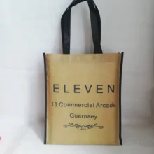 500 шт/лот персонализированные сумки PP нетканые продуктовые сумки с вашим логотипом напечатанные для бутиков подарочные магазины и книжные магазины