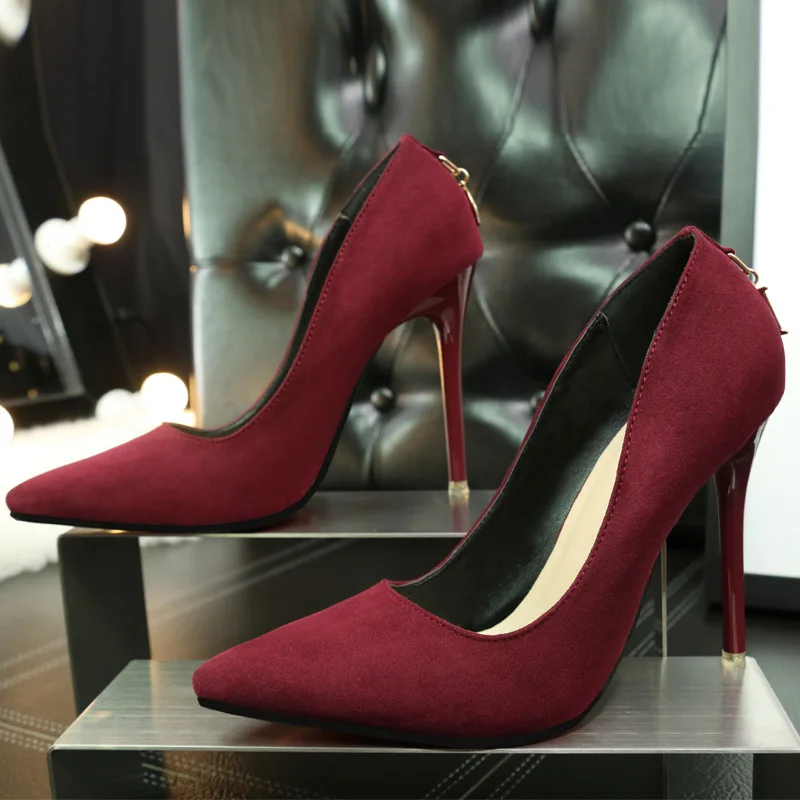 Туфли-лодочки на каблуке 11 см; модные простые и детальные замшевые туфли на высоком каблуке с закрытым острым носком и d-образной пуговицей; пикантная женская обувь - Цвет: Бордовый