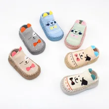 18 новых стильных носков-тапочки для младенцев с героями мультфильмов нескользящие носки из кожи с ушками для малышей хлопковые детские носки