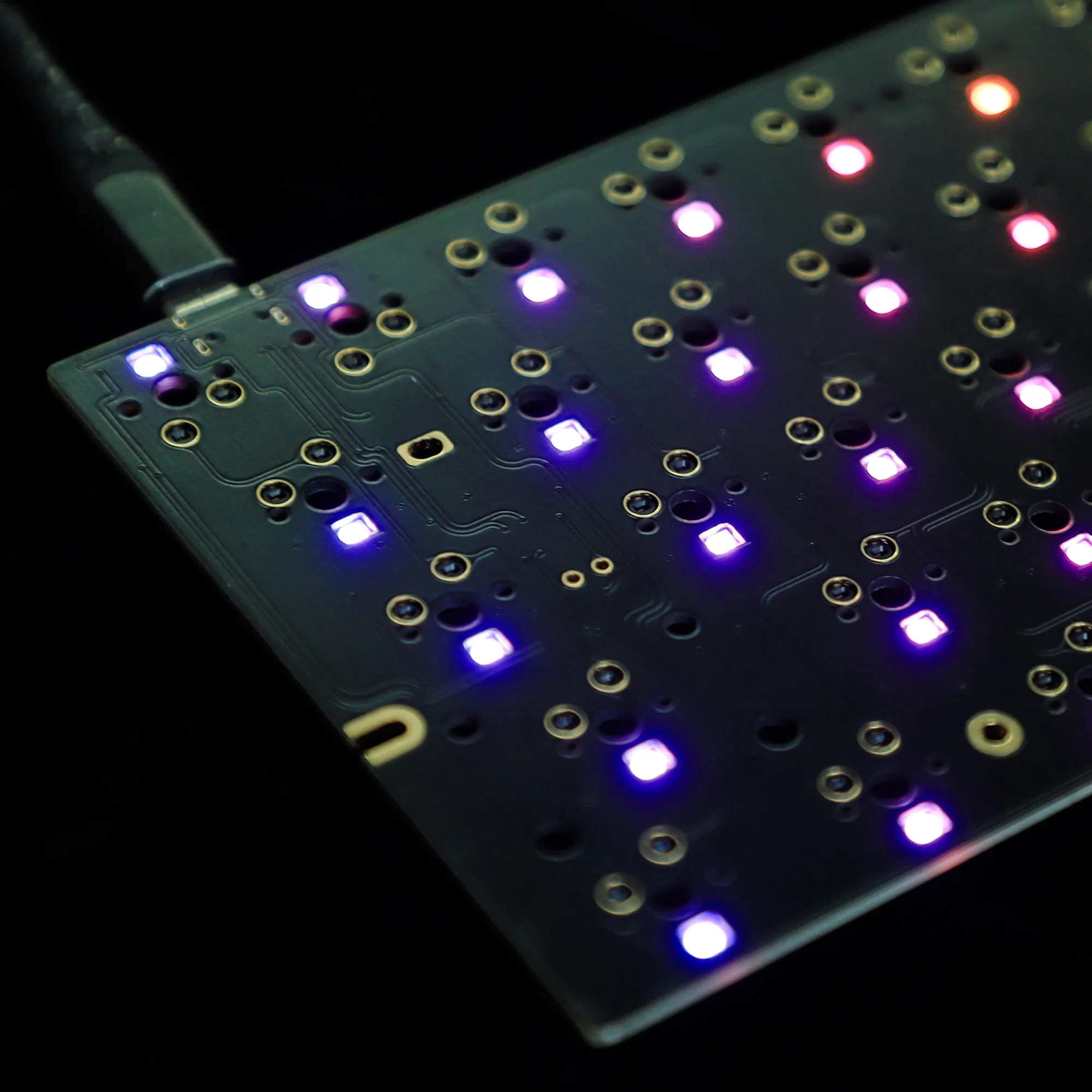 Swappable Ambos Interruptor Underglow Rgb Via Pcb Programável Compatível com Tokyo 60 Estilo Hhkb Oni Hot 60
