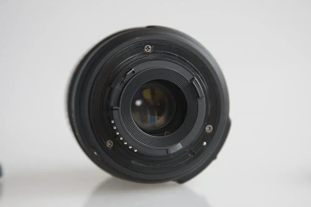 Используется объектив Nikon AF-P DX NIKKOR 18-55 мм f/3,5-5,6G для цифровых зеркальных фотокамер Nikon