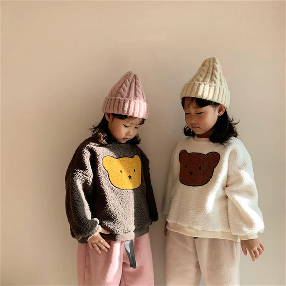 

Новая модная зимняя детская одежда, милый плюшевый свитер с медведем, костюм с мультяшным мягким свитером, Топ TP126