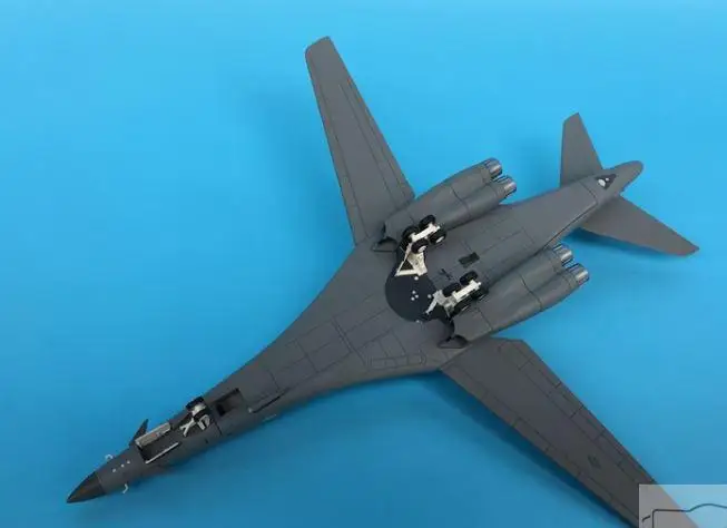 Herpa Wings США B-1B B-1 бомбардировщик Lancer 85-0064 127-я бомба эскадрилья, Макконнелл ВВС база 1/200 литой под давлением самолет модель самолета