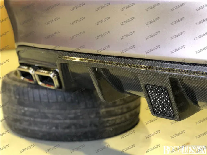C63 задний бампер из углеродного волокна с светодиодный светильник для Benz W205 Sedan S205 Wagon C180 C200 C300 C43 C63 с AMG посылка