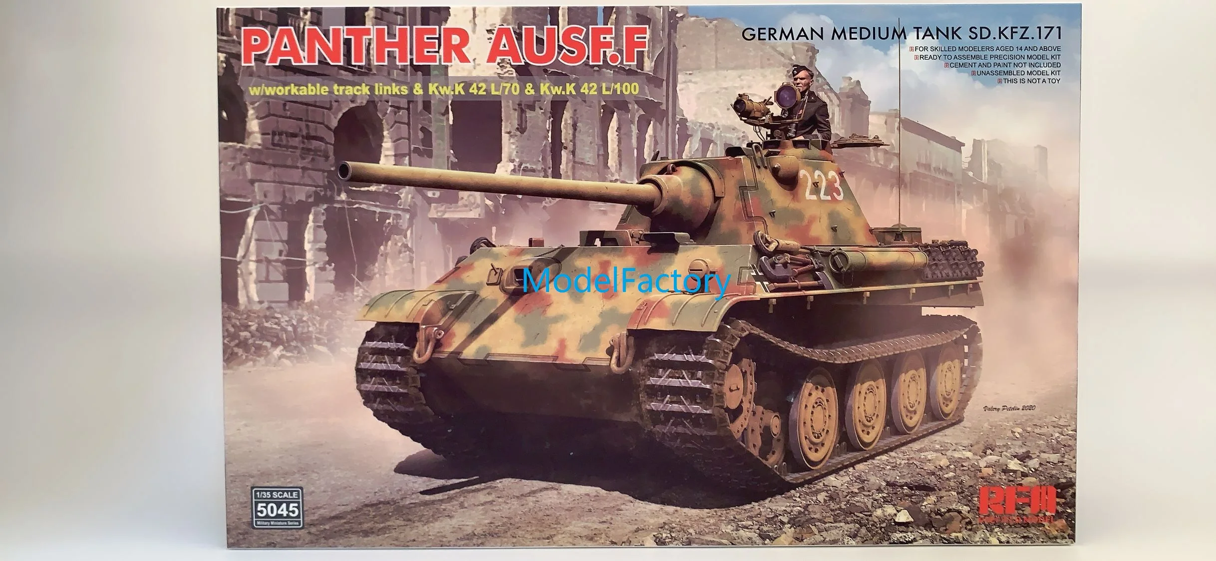 

RYEFIELD MODEL RFM RM-5045 1/35 Panther Ausf.F w/Workable Track Links