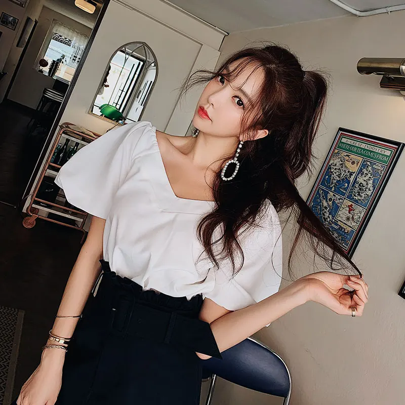 

Dabuwawa White V-Neck Romantic Chiffon Blouse for Girls Women Office Lady New Lantern Sleeve Ruffles Shirts Tops D18BST394