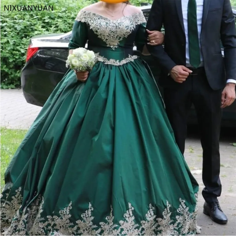 

Plus Size Green Wedding Dresses with Half Sleeve Appliques Draped Abric Dubai Wedding Gown Lace Up Back Bridal Gown