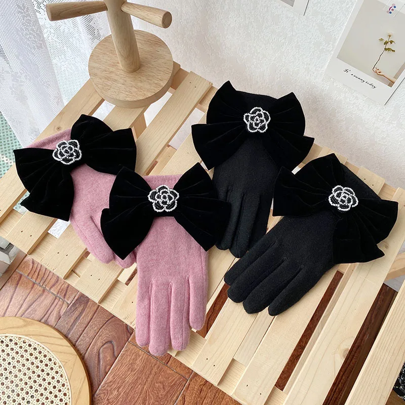 Зимние перчатки Guantes кашемировые теплые женские варежки с бисером и цветами уличные без пальцев для