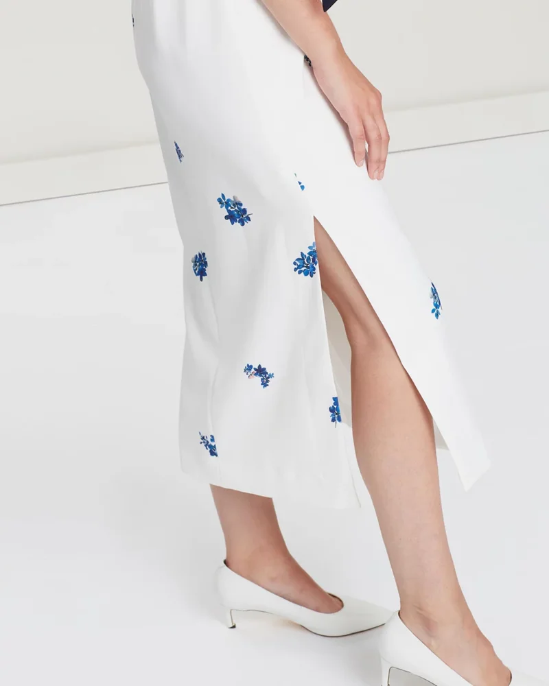 AU Designer Blue Cluster Floral Printed Double Side Slit Pencil Skirt Elegance White High Waist Textured Tailored Midi Day Skirt