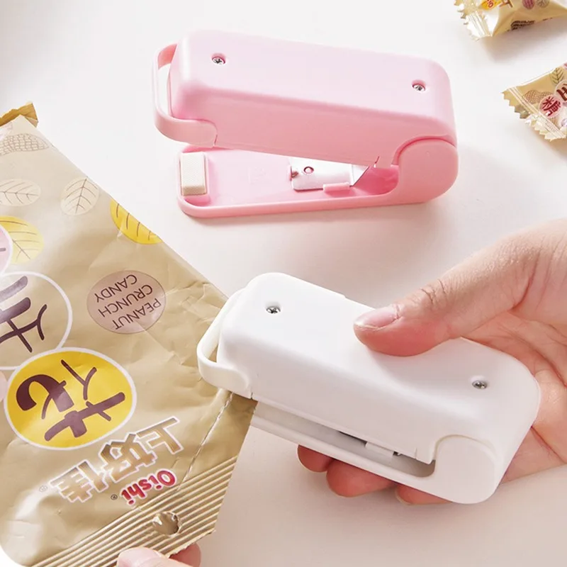 

Portable Mini Sealing Machine Household Vacuum Sealing Machine Snack Bag Tool Food Protector Packaging Plastic Mini Gadget