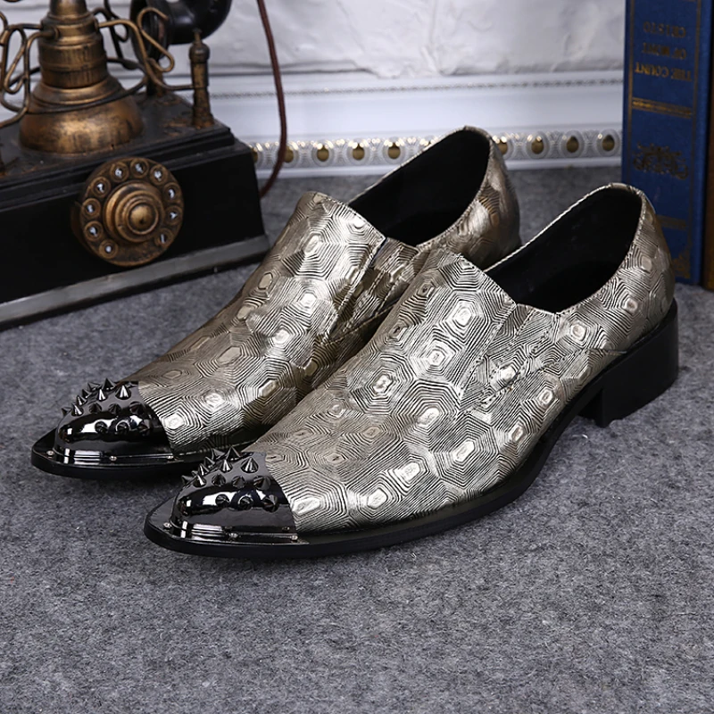 Christia Bella Silver Oxfords Derby Men Real Leather Shoes Iron Pointed Top Rivet Shoes Slip on Dress Formal Handmade Shoes - Цвет: Золотой