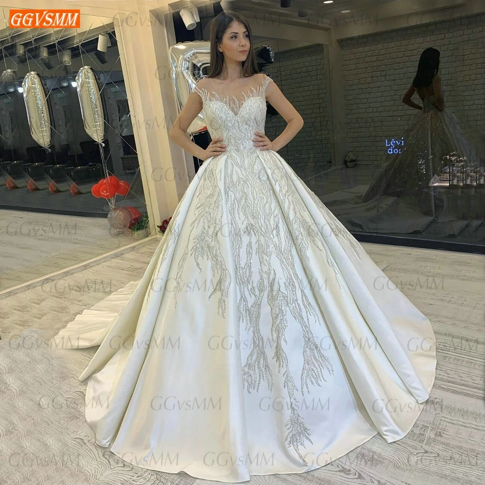 

Gorgeous White Wedding Dress 2020 Sleeveless Shiny Lace Up Appliqued Ball Gown Bridal Dresses Ivory Custom Made Robe De Mariee
