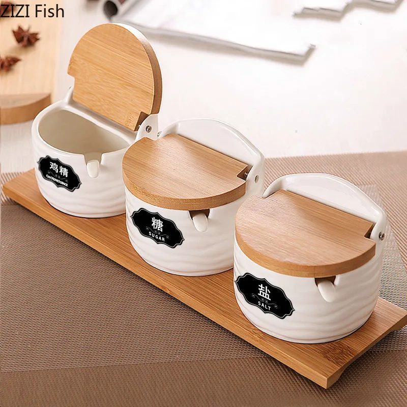 Керамическая баночка с крышкой для специй, есть ложка для хранения соли ...