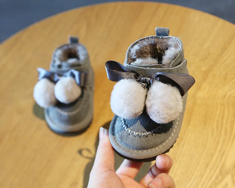 DIMI г.; зимняя обувь для маленьких девочек; модные милые детские сапоги с бантом и помпонами; теплые плюшевые сапоги для малышей от 0 до 2 лет