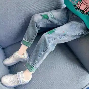 

2020 Girls Fashion Beautiful Feet Jeans